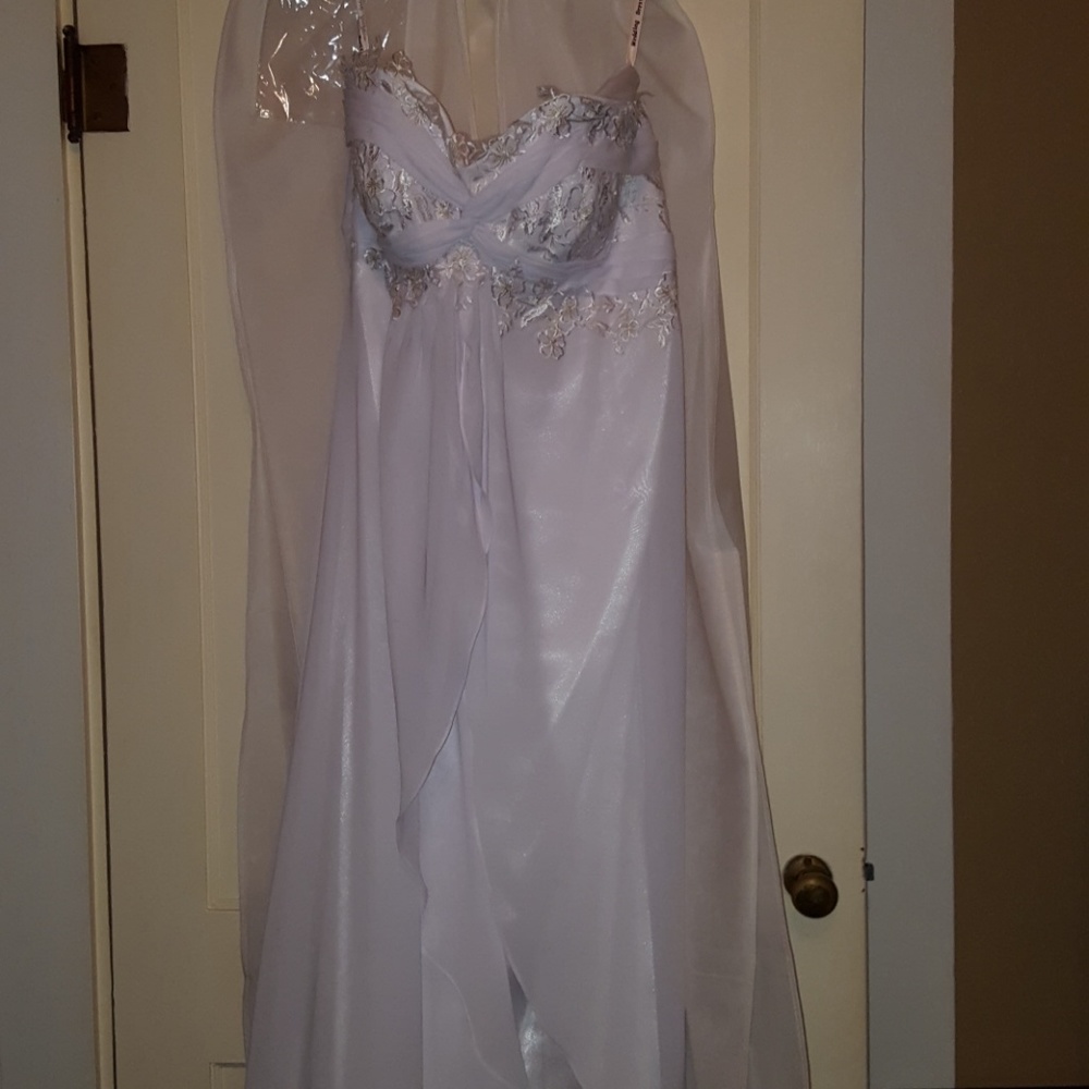 Strapless Wedding Dress NWOT - Picture 3 of 12